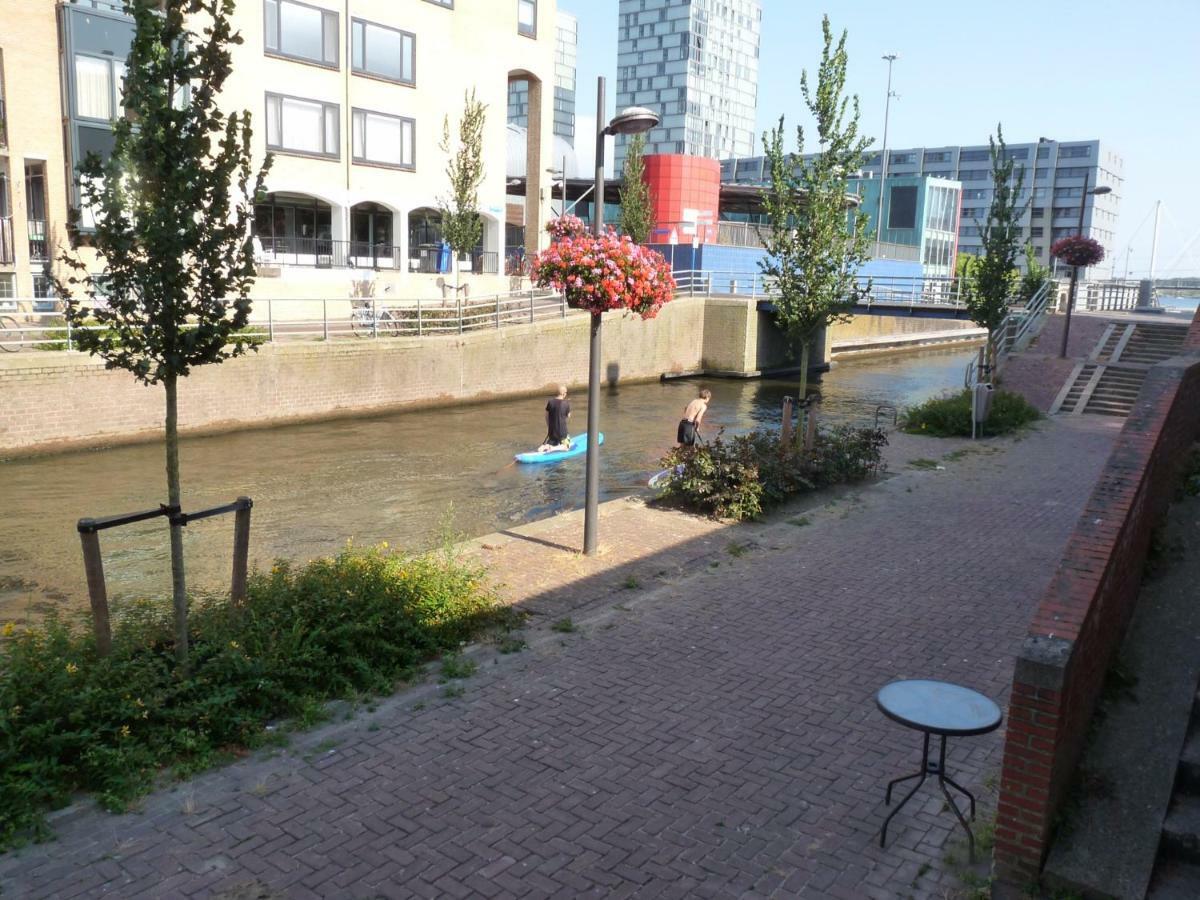 Bij Paul In Almere Luaran gambar
