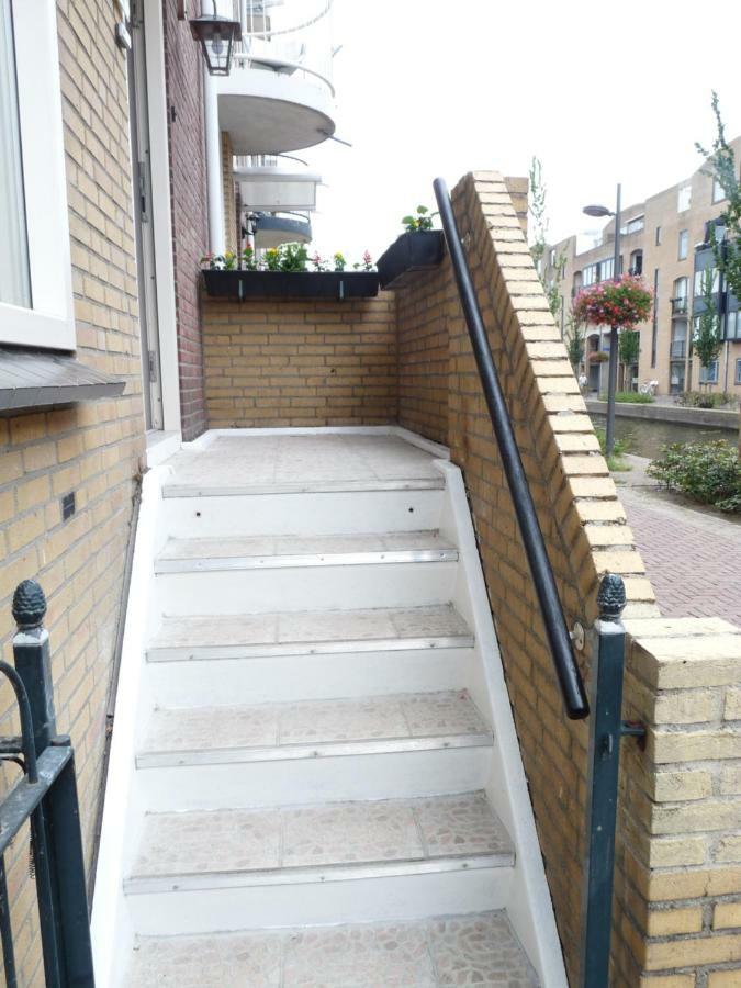 Bij Paul In Almere Luaran gambar